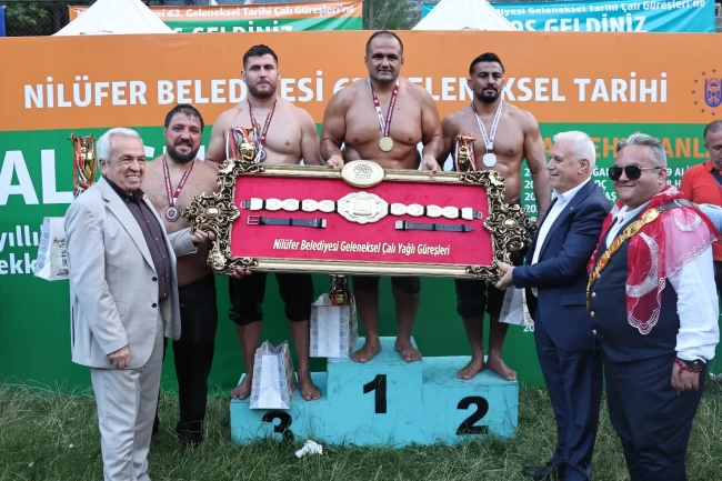 Bursa Çalı'da başpehlivan Mehmet Yeşil Yeşil oldu