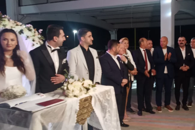 İpsala'da görkemli düğün: Siyasetin kalbi bu nikahta attı