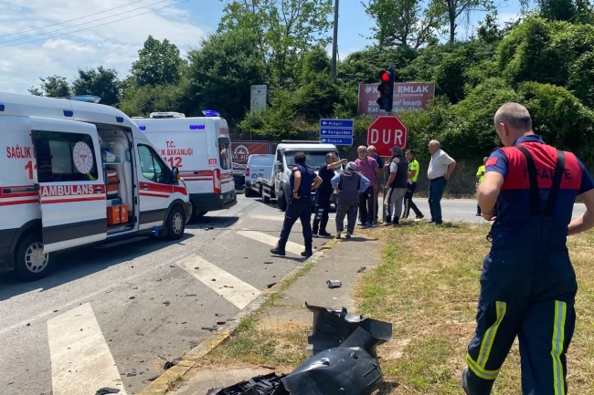 Düzce Barbaros Kavşağı'nda korkutan kaza: 3 yaralı