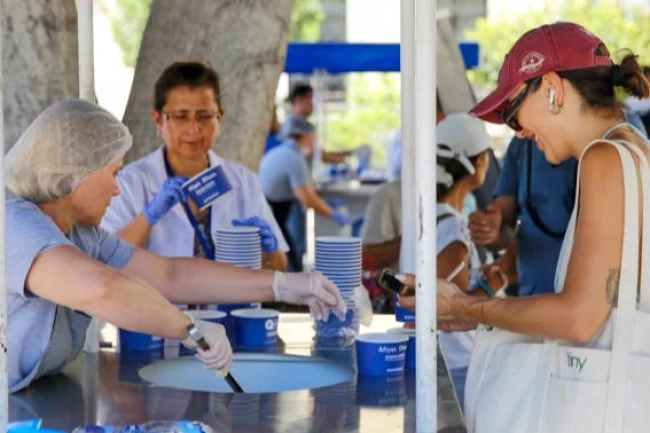 Antalya Büyükşehir'den 19 ilçede aşure ikramı