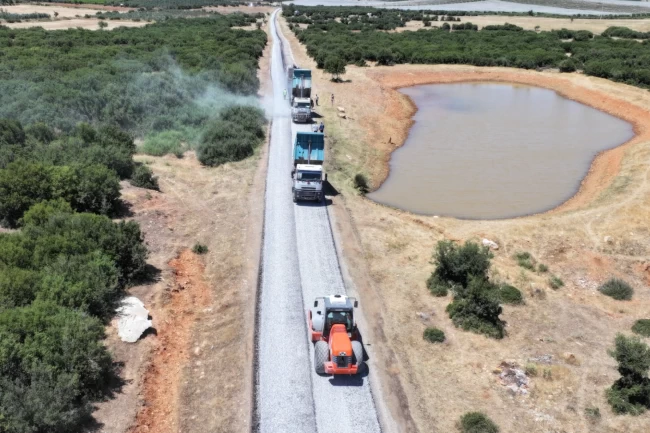 Manisa Büyükşehir'den ilçelere asfalt atağı