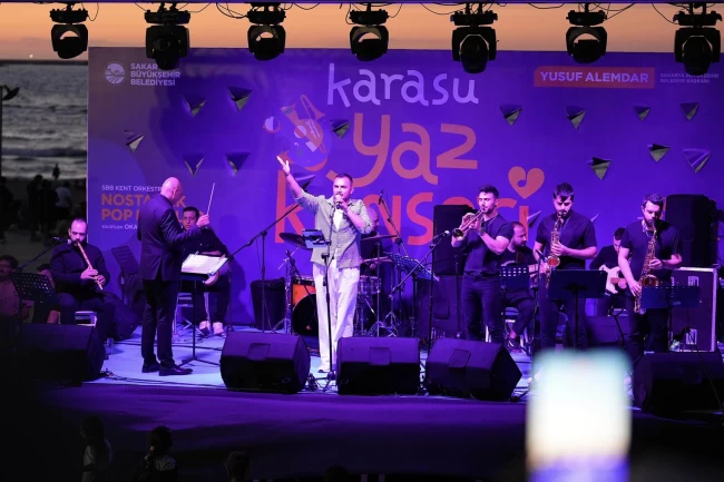 Sakarya Karasu'da yaz akşamına neşe katan nostalji konseri