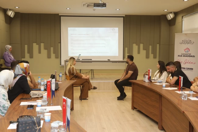 Gaziantep'te Aile Akademisi'nde evlilik öncesi eğitim başladı