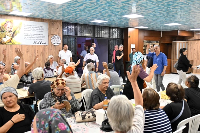 Antalya'da Başkan Uysal'dan anlamlı mesaj