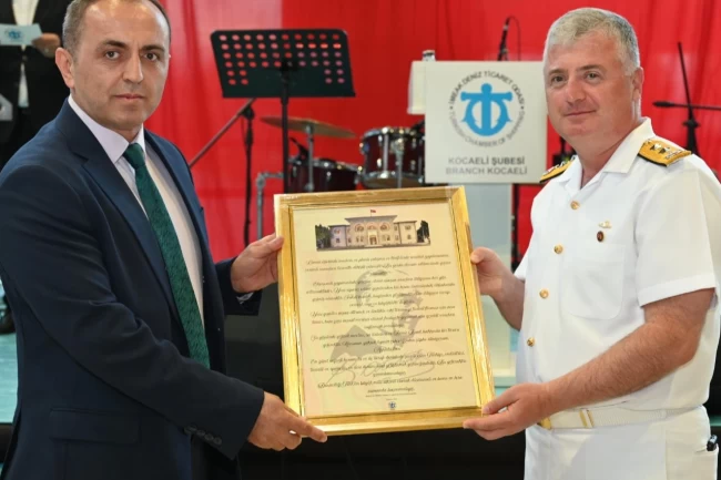 Kocaeli Büyükşehir'e anlamlı plaket