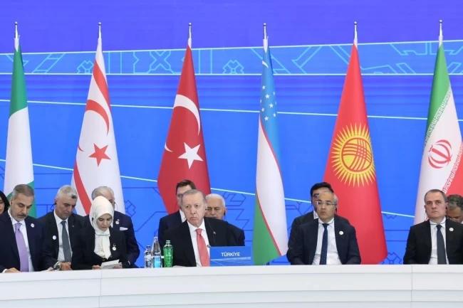 Cumhurbaşkanı Erdoğan, ECO Zirvesi'nde enerji, çevre ve bölgesel barış mesajları verdi