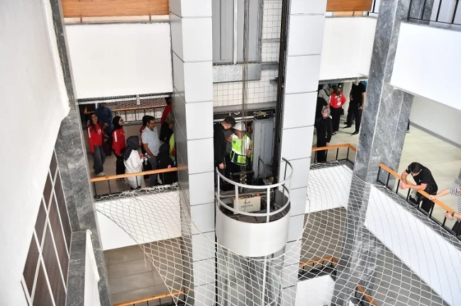 Kayseri Büyükşehir'den asansörden kişi kurtarma eğitimi