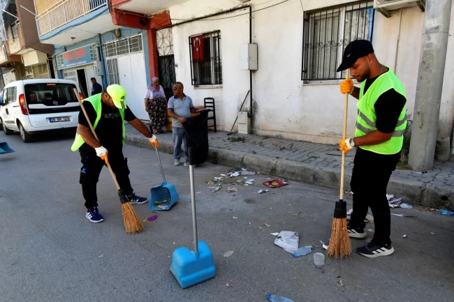 Bornova'da "Süpürge Timi" görevde