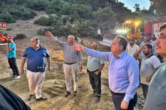 Manisa'da Başkan Dutlulu yangın bölgesinde saha çalışmalarını inceledi