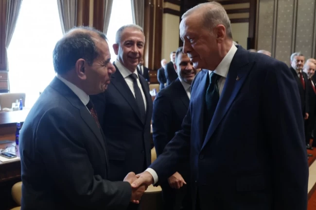 Cumhurbaşkanı Erdoğan, Galatasaray Başkanı Özbek'i hastanede ziyaret etti