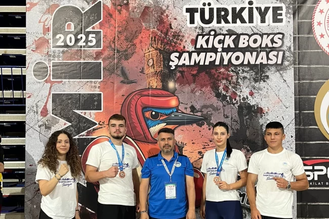 Sakarya Büyükşehir'in yumruğu Türkiye üçüncülüğünü getirdi