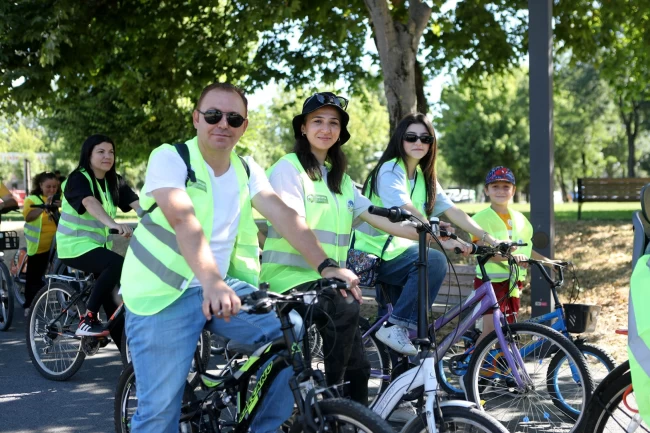 Sakarya'da aileler birlikte pedal çevirdi