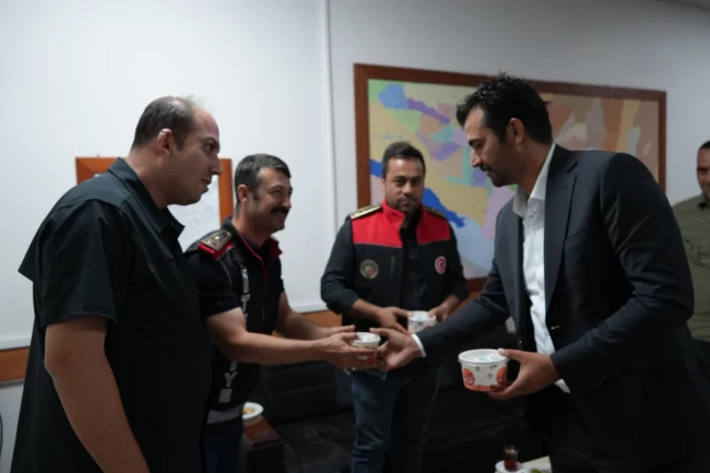 Kahramanmaraş'ta Ülkü Ocakları'ndan 'Ateşin Kahramanlarına' aşure ikramı