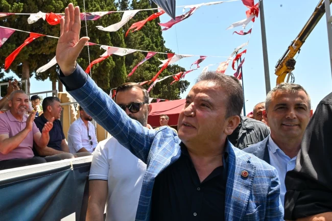 Başkan Böcek'ten Antalyalılara duygusal mesaj