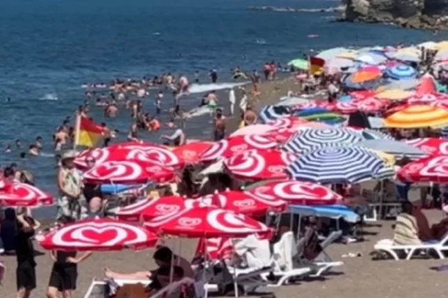 Sıcak hava tatilcileri Akçakoca'ya çekti