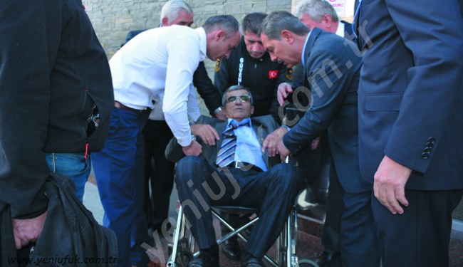 FENALAŞAN GAZİYE İLK MÜDAHALEYİ BAŞKAN UYSAL YAPTI..