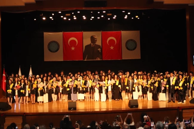 Genç mimarlar mezuniyet coşkusunu yaşadı