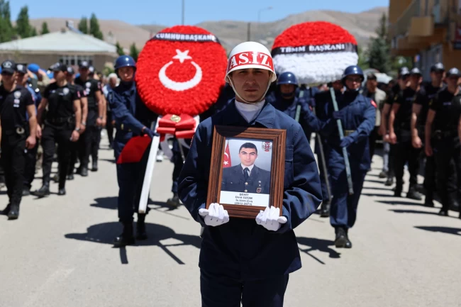 Şehit Uzman Çavuş'a Kayseri'de dualarla uğurlandı