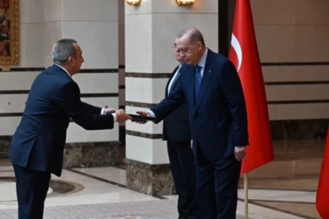 Büyükelçilerden Cumhurbaşkanı Erdoğan'a güven mektubu... Külliye'de diplomatik görüşmeler