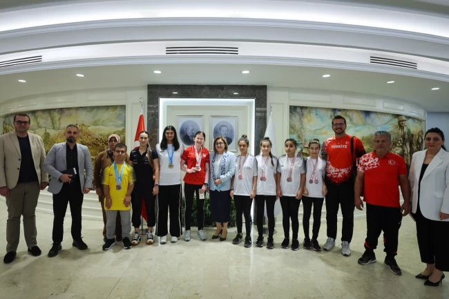 Gaziantep'in şampiyonları Başkan Şahin'le bir araya geldi