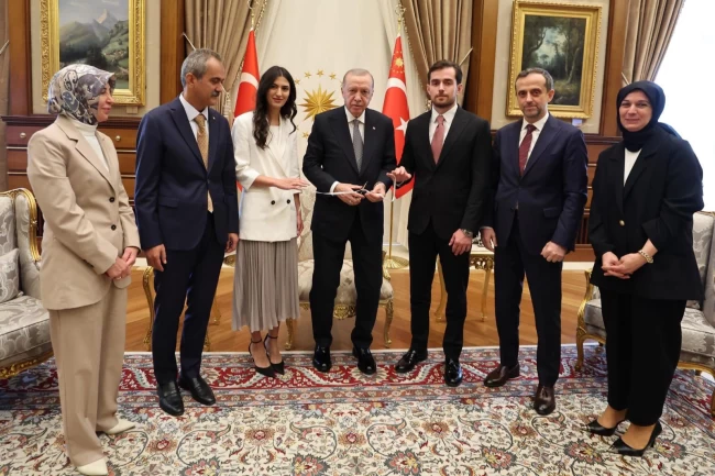 Eski Bakan'ın kızının nişan yüzükleri Külliye'de takıldı