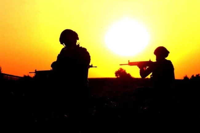 Edirne Jandarması iki firariyi sınırda yakaladı