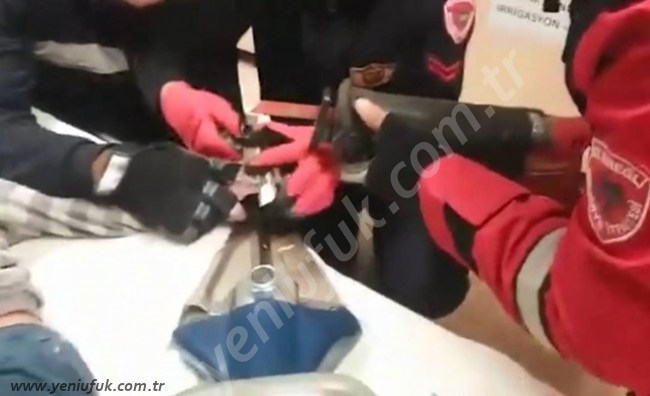 SIKIŞAN PARMAĞI İTFAİYE KURTARDI!
