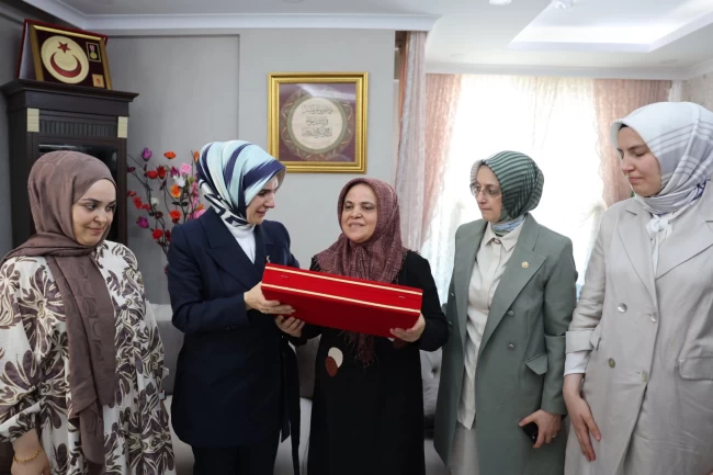 Bakan Göktaş'tan 15 Temmuz şehidi Ömer Takdemir'in ailesine ziyaret