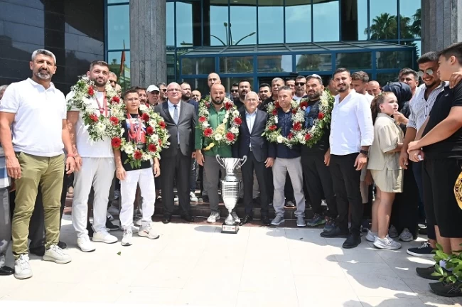Antalya Kumluca'nın gururları törenle karşılandı