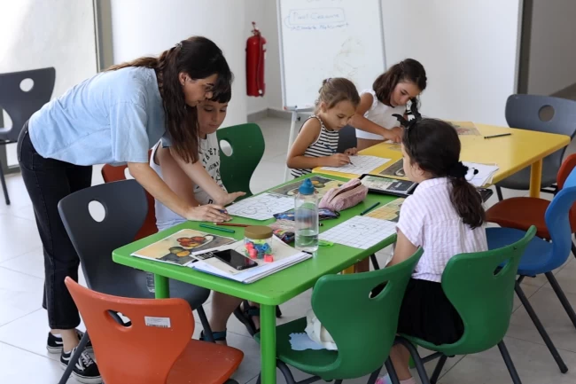 İzmir Karabağlar'da çocuklara ücretsiz bilim ve sanat atölyeleri