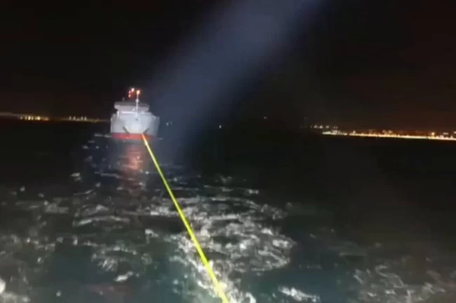 Çanakkale Boğazı'nda arızalanan gemi kurtarıldı