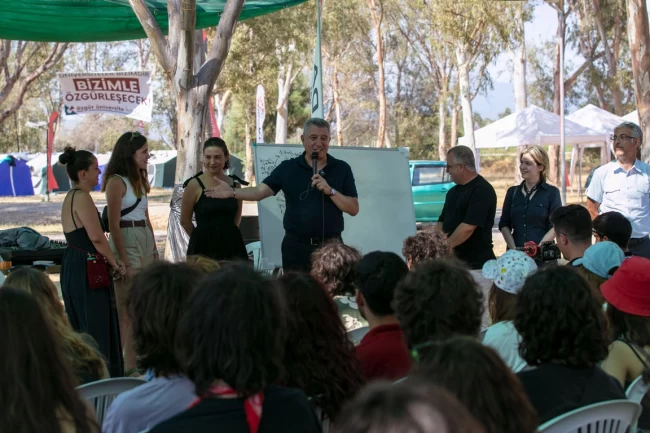 Pamucak'ta gençlik buluşması: Özgür Üniversite kampı başladı