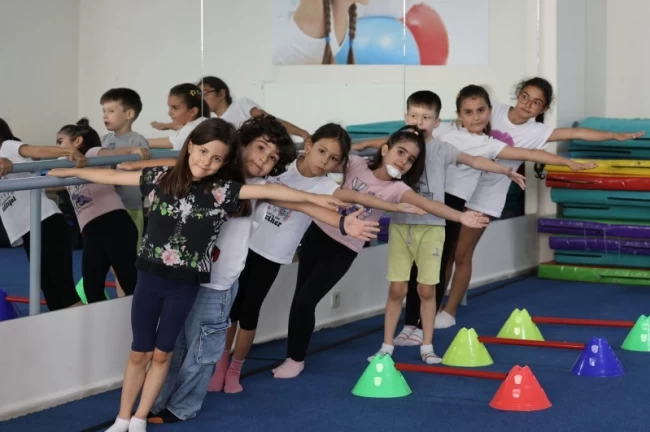 Yaz dönemi çocuk spor eğitimleri doludizgin devam ediyor