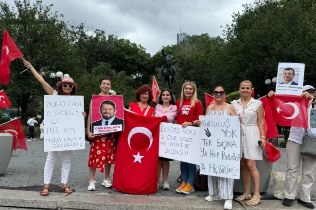 New York'ta İmamoğlu ve tutuklu isimlere protesto