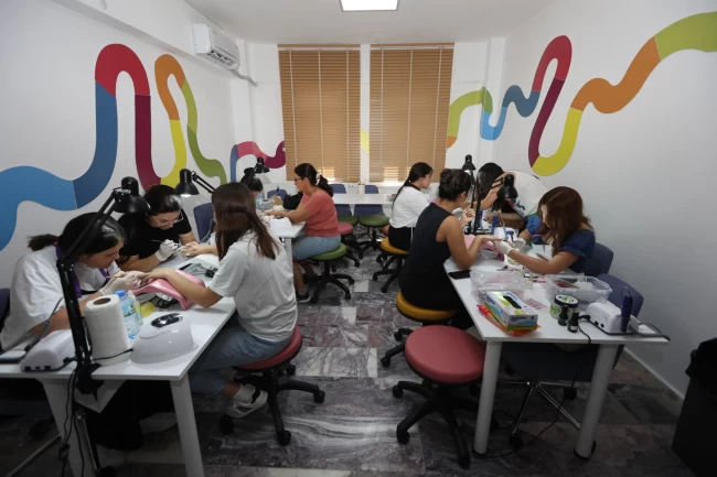 Tırnak bakım atölyesiyle kadınlar kendi işlerinin patronu olmaya hazırlanıyor