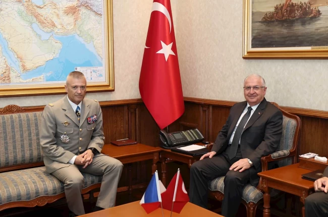 Bakan Güler, Fransa Genelkurmay Başkanı Burkhard'ı kabul etti