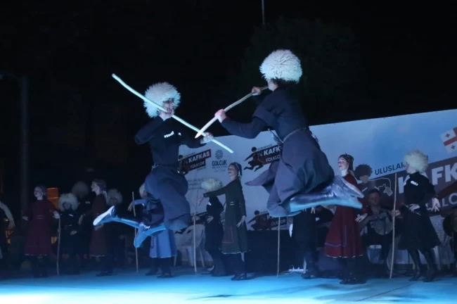 Kafkas Halk Oyunları Gölcük'te resital sunacak