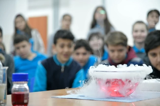 Tüpraş'tan yaz tatili için fen deneyleri önerileri