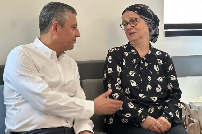 İzmir'de tedavi gören tutuklu başkanın annesine 'Özel' ziyaret hakkı devri