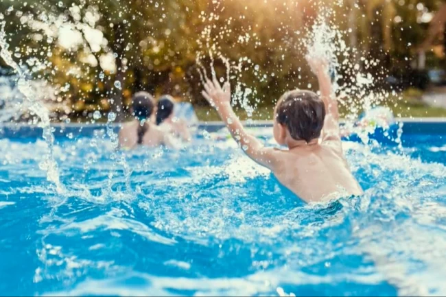 Havuz keyfi hastalık riski taşıyor... Çocuklara önemli uyarılar