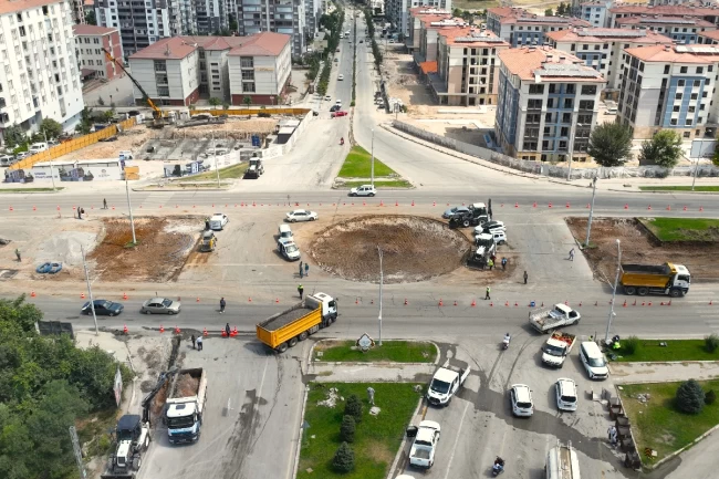 Çöşnük Kavşağı'nda düzenleme çalışmaları devam ediyor