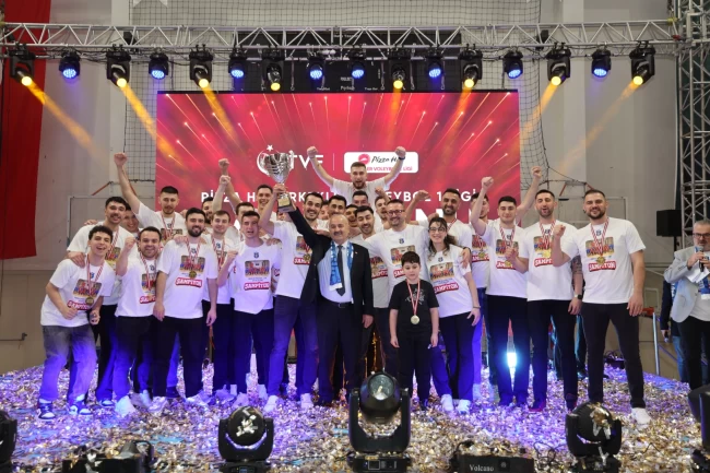 Gebze'de şampiyon takım, şampiyon oyuncularını bırakmadı