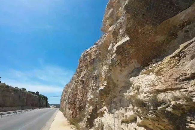 Karayolları'ndan sarp yamaçlara çelik zırh