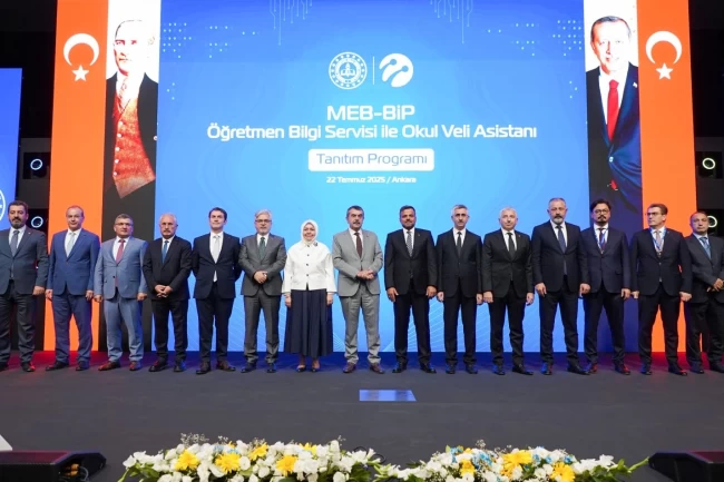 Eğitimde dijital 'BİP' devrim... Öğretmen Bilgi Servisi ve Okul Veli Asistanı tanıtıldı