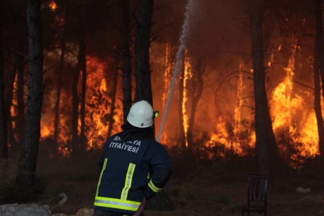 Antalya'da 4 farklı noktada orman yangını çıktı