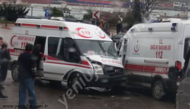 AMBULANSLAR ÇARPIŞTI!..