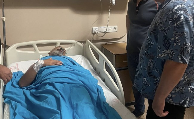 Topçalı yangınında bir itfaiye personeli ve polis memuru yaralandı