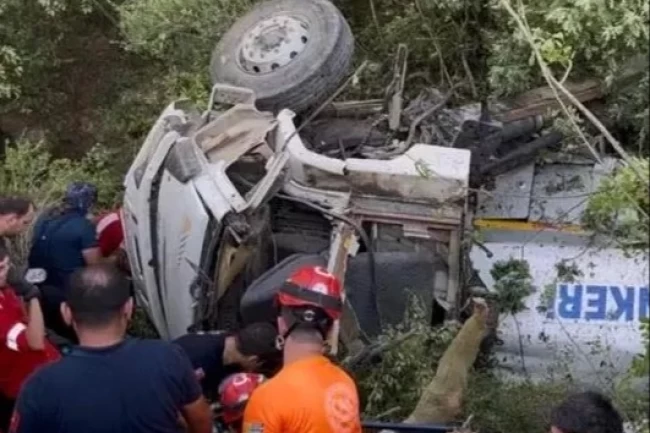 Bursa Kestel'de yangına su taşıyan tanker devrildi: 3 ölü