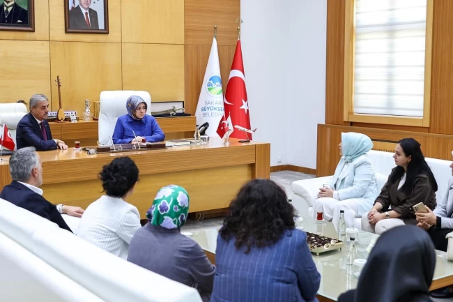 "Kadınlar güçlü Türkiye hedeflerinin en önemli yapı taşıdır"