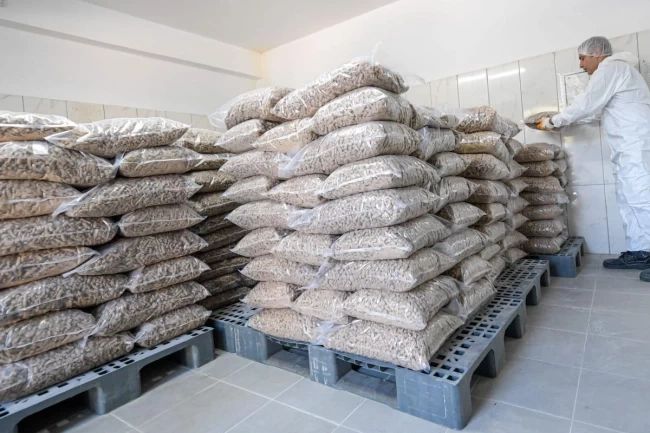 İzmir Belediyesi can dostlar için mama üretiyor